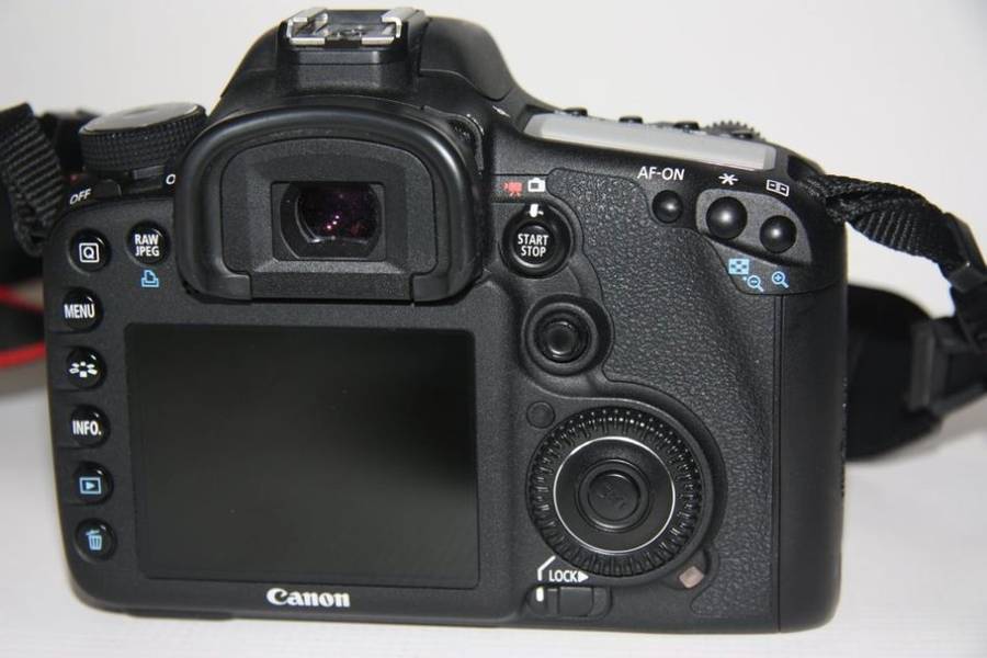 CANON EOS 7D  (BODY ONLY ) EXCELLENT CONDITION