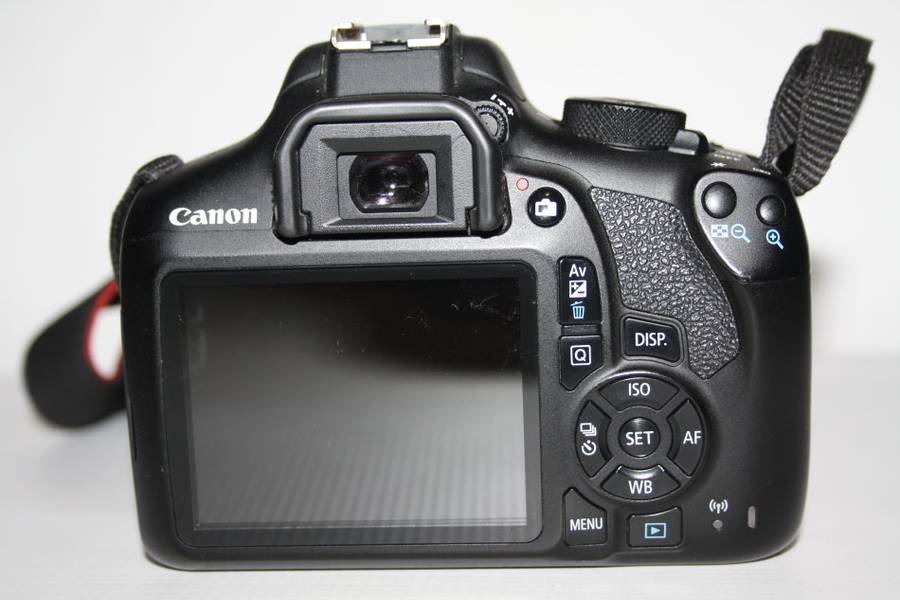 Canon EOS 1300D 18MP DSLR , FULL HD MOVIES with WIFI ,18-55MM IS II LENS  ,VERY GOOD CONDITION