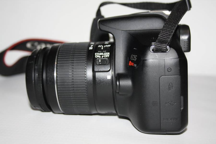 Canon EOS 1300D 18MP DSLR , FULL HD MOVIES with WIFI ,18-55MM IS II LENS  ,VERY GOOD CONDITION