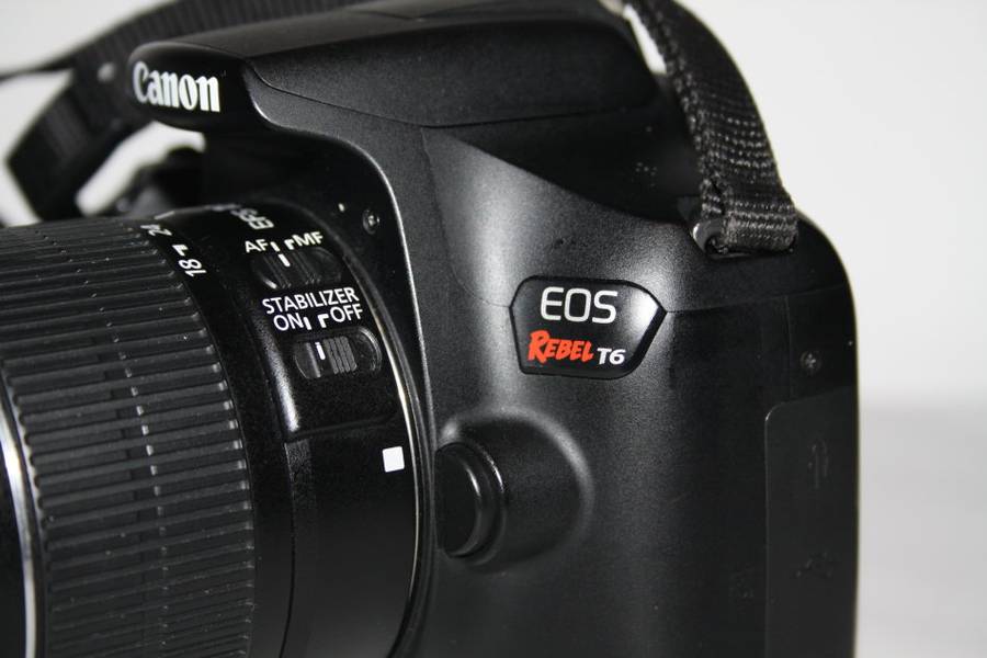 Canon EOS 1300D 18MP DSLR , FULL HD MOVIES with WIFI ,18-55MM IS II LENS  ,VERY GOOD CONDITION