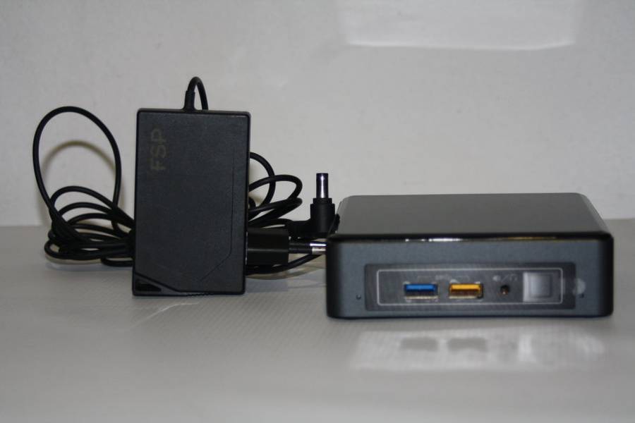 Intel NUC 7 Mainstream Mini PC (NUC7i3BNHXF) - Core i3, 4GB RAM, 128GB SSD