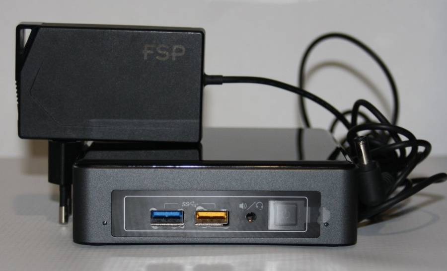 Intel NUC 7 Mainstream Mini PC (NUC7i3BNHXF) - Core i3, 4GB RAM, 128GB SSD