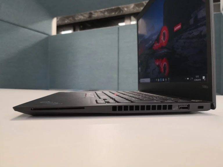 LENOVO THINKPAD T490s , 8TH GEN CORE I5-8365U @1.60GHz,16GB RAM,256GB SSD, 14" FHD TOUCH SCREEN