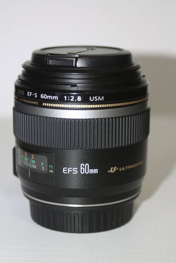 Canon EF-S 60mm f/2.8 USM Macro Lens IN EXCELLENT CONDITION