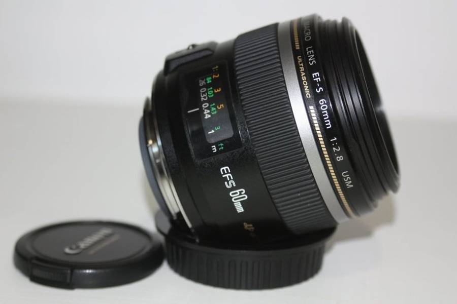 Canon EF-S 60mm f/2.8 USM Macro Lens IN EXCELLENT CONDITION
