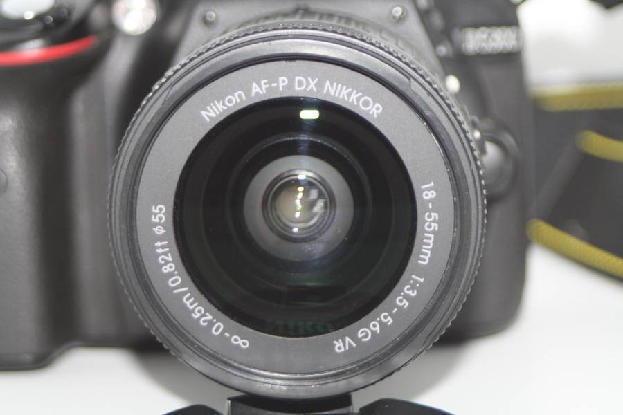 Nikon D5300 24MP DSLR with Nikon 18-55mm f/3.5-5.6G VR Lens , 4000 PICTURES S ON THE CLOCK ONLY