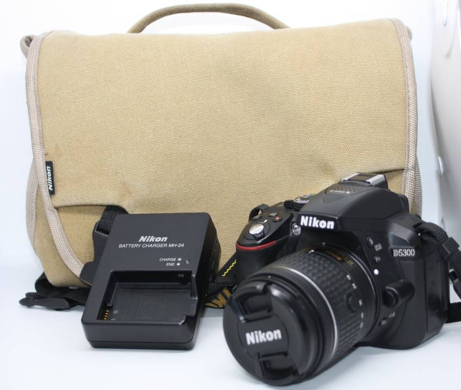 Nikon D5300 24MP DSLR with Nikon 18-55mm f/3.5-5.6G VR Lens , 4000 PICTURES S ON THE CLOCK ONLY
