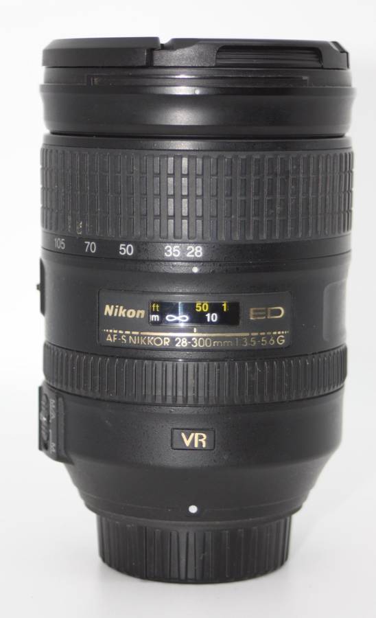 Nikon AF-S 28-300mm f/3.5-5.6 G ED VR Lens IN VERY GOOD CONDITION