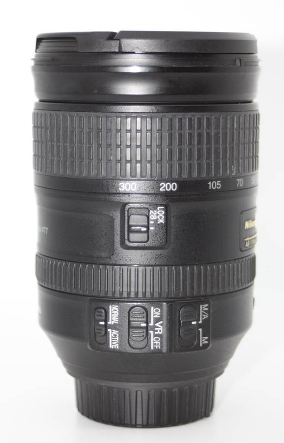 Nikon AF-S 28-300mm f/3.5-5.6 G ED VR Lens IN VERY GOOD CONDITION