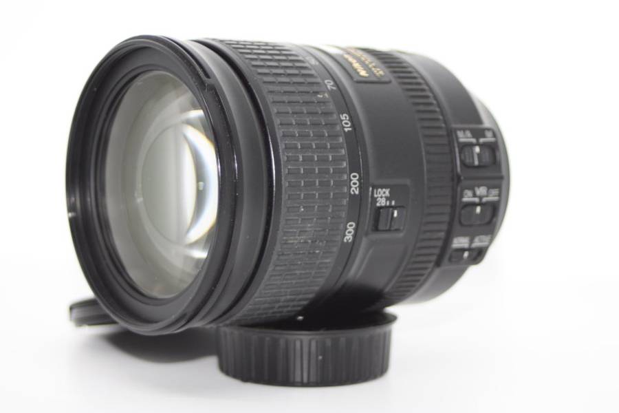 Nikon AF-S 28-300mm f/3.5-5.6 G ED VR Lens IN VERY GOOD CONDITION