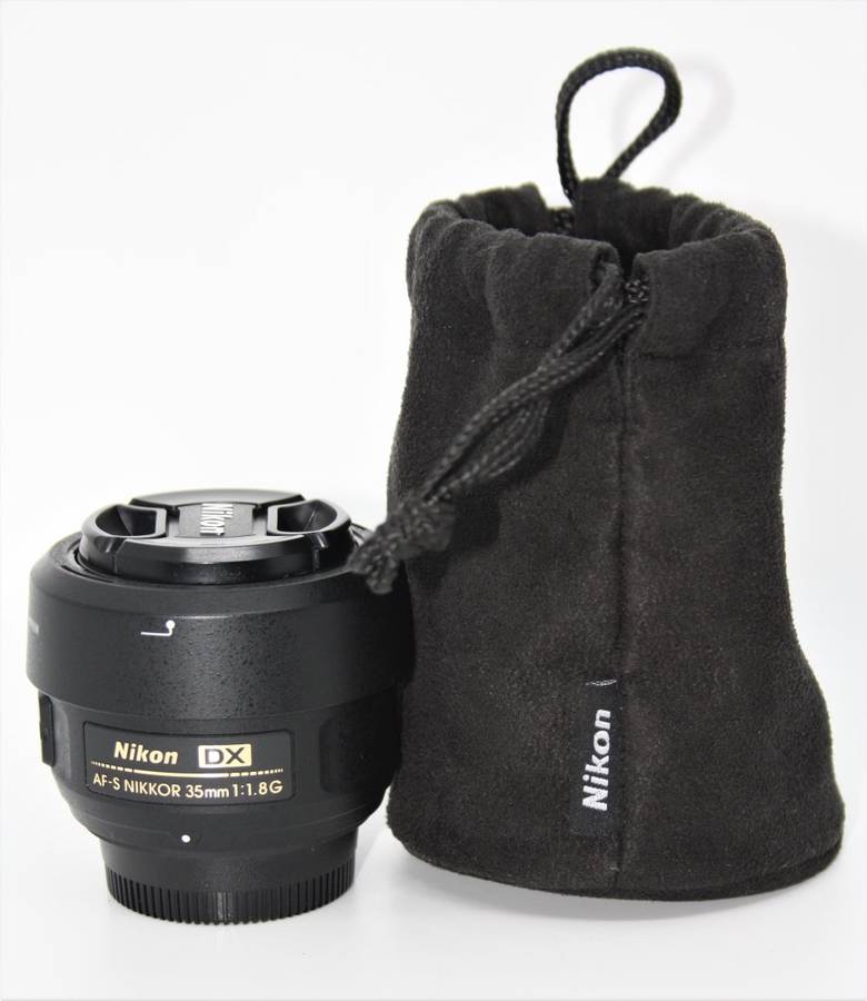 Nikon AF-S DX NIKKOR 35mm f/1.8G IN EXCELLENT CONDITION COMING WITH LEMS HOOD AND POUCH