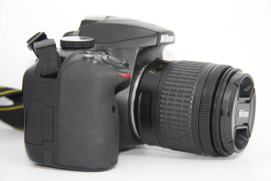 Nikon D3400 24MP DSLR ,FULL HD MOVIES with AF-P 18-55mm  Lens , GOOD CONDITION. LOW SHUTTER COUNT