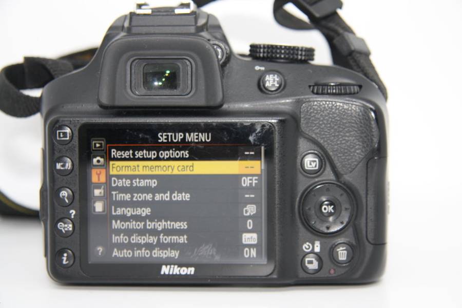 Nikon D3400 24MP DSLR ,FULL HD MOVIES with AF-P 18-55mm  Lens , GOOD CONDITION. LOW SHUTTER COUNT
