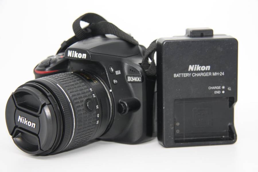 Nikon D3400 24MP DSLR ,FULL HD MOVIES with AF-P 18-55mm  Lens , GOOD CONDITION. LOW SHUTTER COUNT