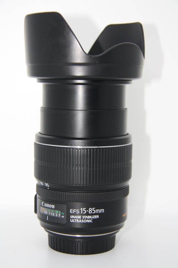 Canon EF-S 15-85mm f/3.5-5.6 IS USM Lens IN EXCELLENT CONDITON WITH BOTH LENS CAPS AND LENS HOOD