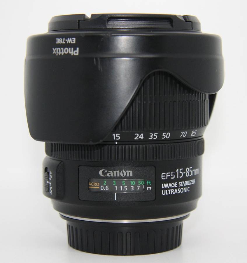 Canon EF-S 15-85mm f/3.5-5.6 IS USM Lens IN EXCELLENT CONDITON WITH BOTH LENS CAPS AND LENS HOOD