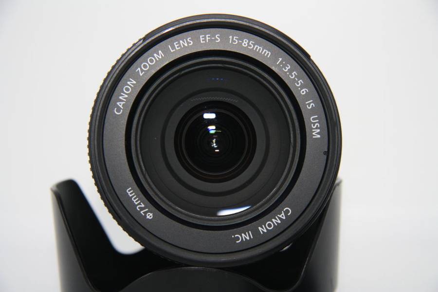 Canon EF-S 15-85mm f/3.5-5.6 IS USM Lens IN EXCELLENT CONDITON WITH BOTH LENS CAPS AND LENS HOOD
