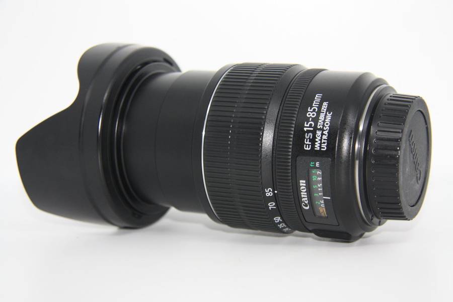 Canon EF-S 15-85mm f/3.5-5.6 IS USM Lens IN EXCELLENT CONDITON WITH BOTH LENS CAPS AND LENS HOOD
