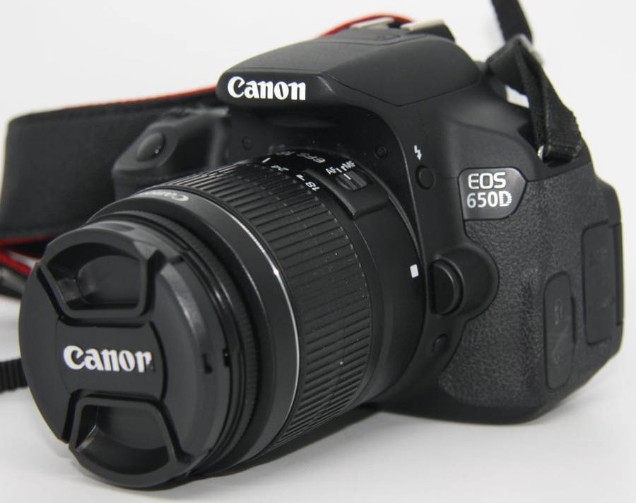 CANON EOS 650D, 18MP DSLR WITH FULL HD MOVIES, 18-55MM III ZOOM LENS , LOWEPRO SHOULDER  BAG