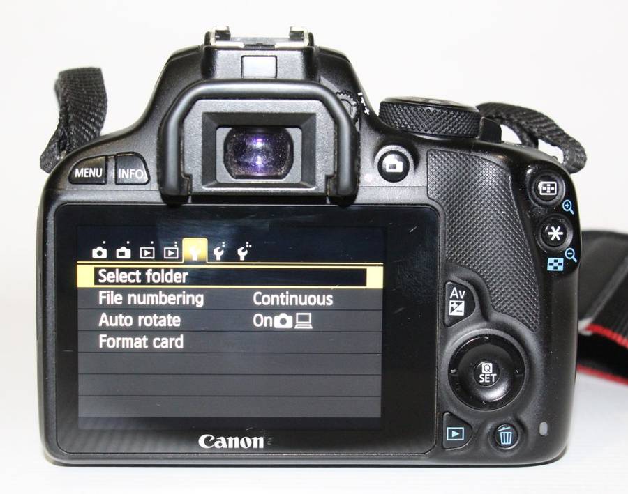 CANON 100D 18MP DSRL FULL HD MOVIES WITH 18-55MM LENS , CHARGER VERY GOOD CONDITION