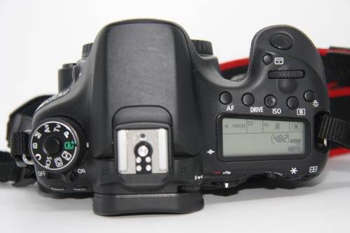 Canon EOS 70D DSLR Camera ( BODY ONLY ) WITH CHARGER
