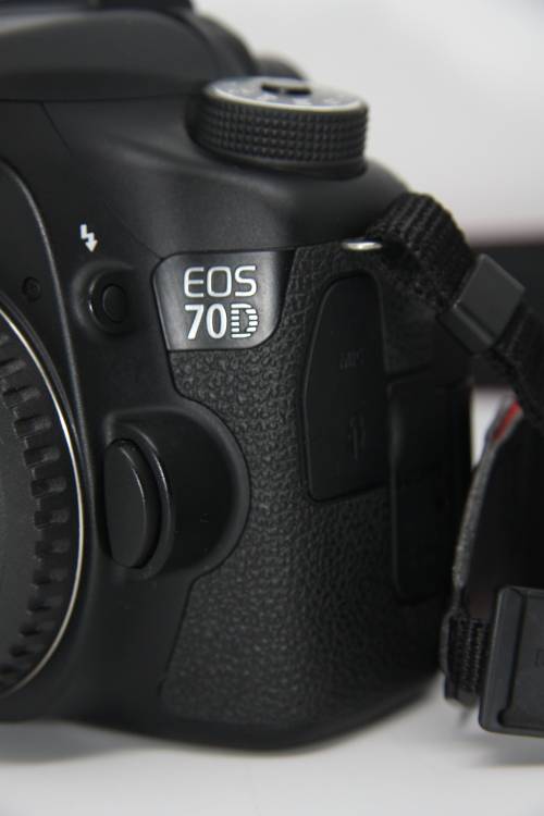 Canon EOS 70D DSLR Camera ( BODY ONLY ) WITH CHARGER