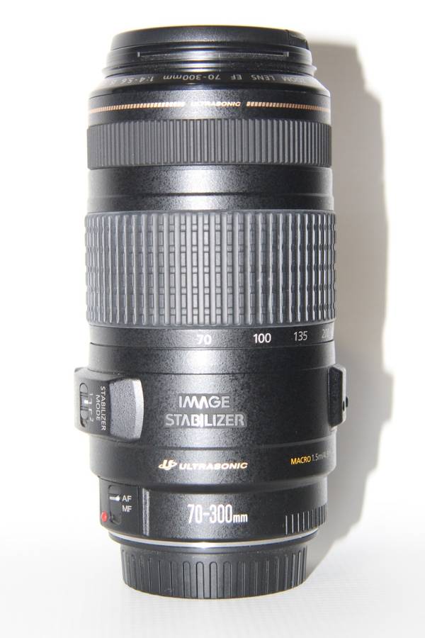 Canon EF 70-300mm f/4-5.6 IS USM Lens IN EXCELLENT CONDITION