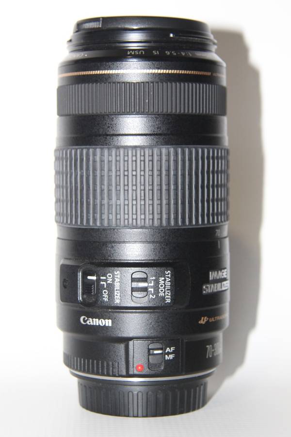 Canon EF 70-300mm f/4-5.6 IS USM Lens IN EXCELLENT CONDITION