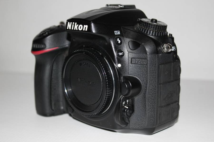 NIKON D7200 DX-format, 24.2 MP, WiFi ,1080p Full HD ,PROFESSIONAL DSLR CAMERA BODY