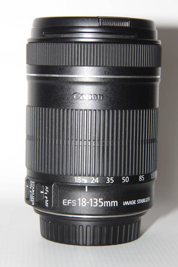 Canon EF-S 18-135mm f/3.5-5.6 IS Lens IN VERY GOOD CONDITION