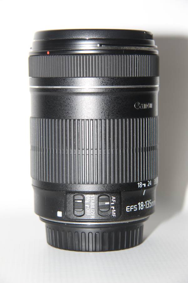Canon EF-S 18-135mm f/3.5-5.6 IS Lens IN VERY GOOD CONDITION
