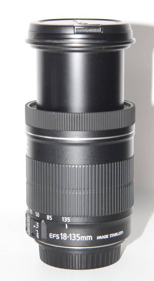 Canon EF-S 18-135mm f/3.5-5.6 IS Lens IN VERY GOOD CONDITION