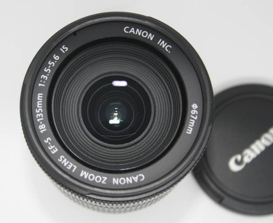 Canon EF-S 18-135mm f/3.5-5.6 IS Lens IN VERY GOOD CONDITION