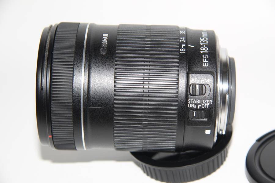 Canon EF-S 18-135mm f/3.5-5.6 IS Lens IN VERY GOOD CONDITION