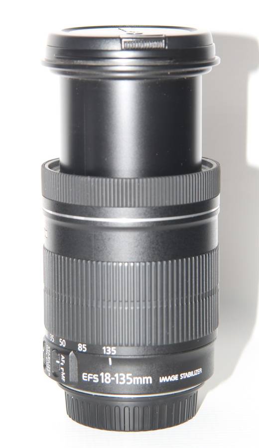 Canon EF-S 18-135mm f/3.5-5.6 IS Lens IN VERY GOOD CONDITION