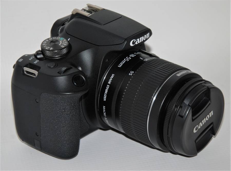 Canon EOS 2000D 24MP DSLR, FULL HD MOVIES , 18-55MM ZOOM LENS IN VERY GOOD CONDITION