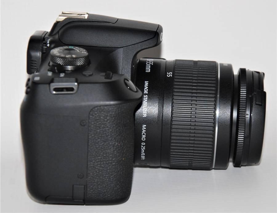 Canon EOS 2000D 24MP DSLR, FULL HD MOVIES , 18-55MM ZOOM LENS IN VERY GOOD CONDITION