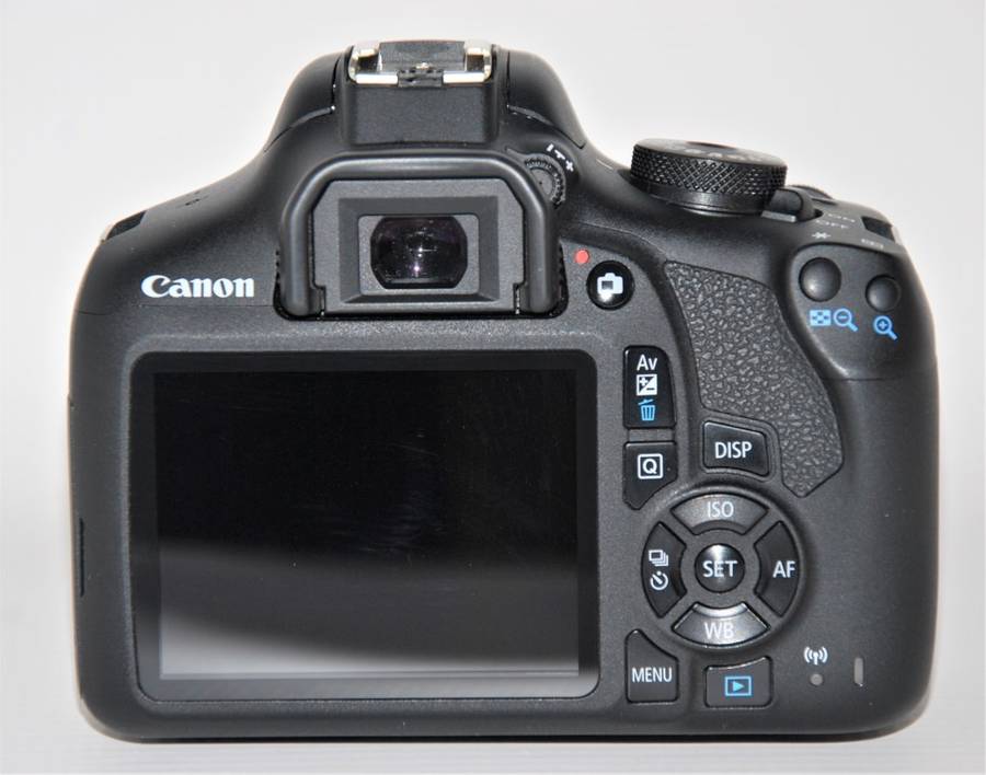 Canon EOS 2000D 24MP DSLR, FULL HD MOVIES , 18-55MM ZOOM LENS IN VERY GOOD CONDITION