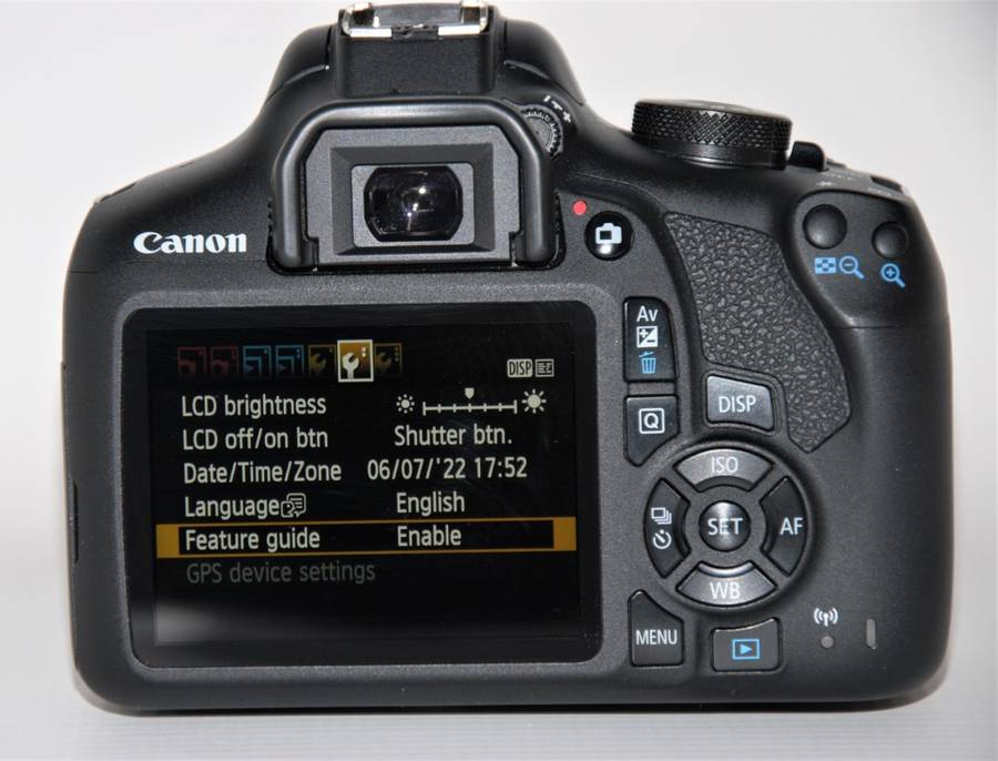 Canon EOS 2000D 24MP DSLR, FULL HD MOVIES , 18-55MM ZOOM LENS IN VERY GOOD CONDITION