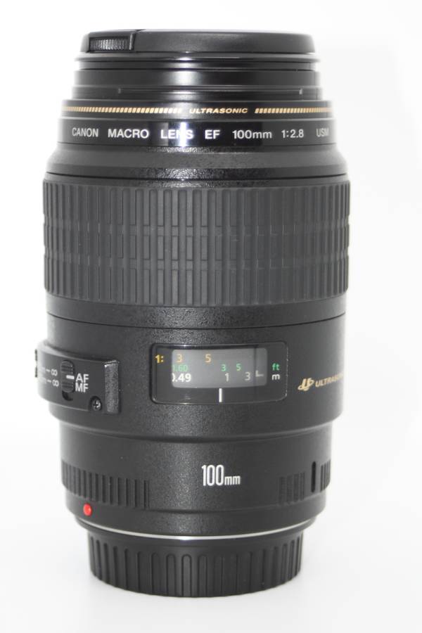 Canon EF 100mm f/2.8 USM Macro Lens in Very Good Condition