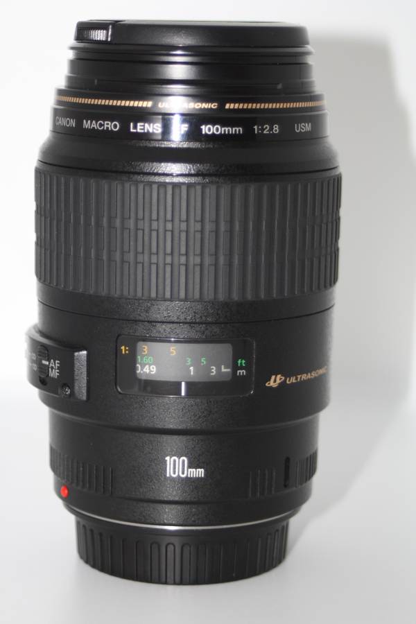 Canon EF 100mm f/2.8 USM Macro Lens in Very Good Condition