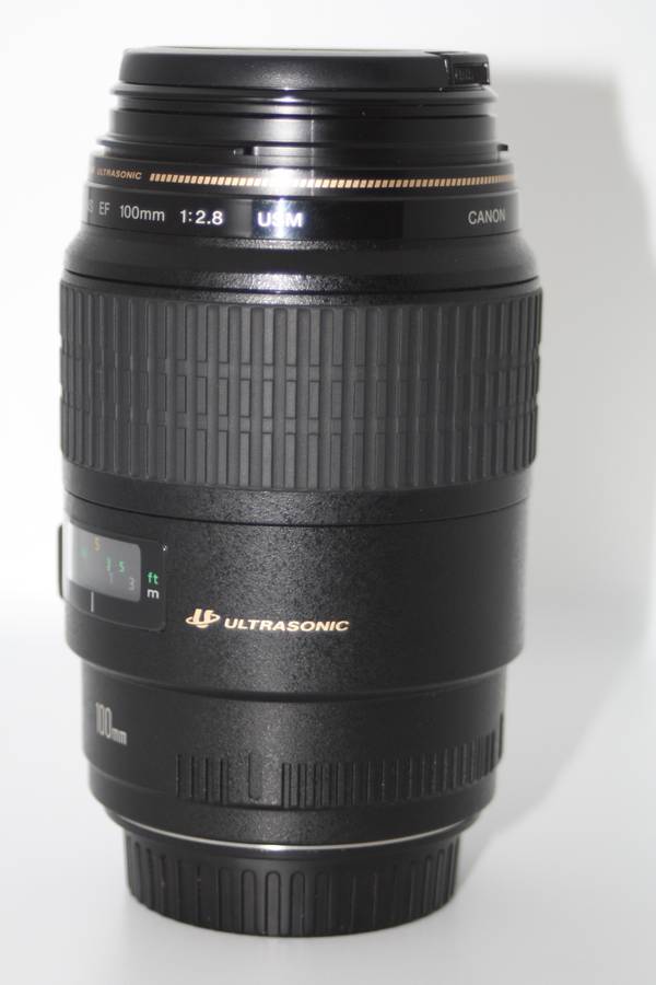 Canon EF 100mm f/2.8 USM Macro Lens in Very Good Condition