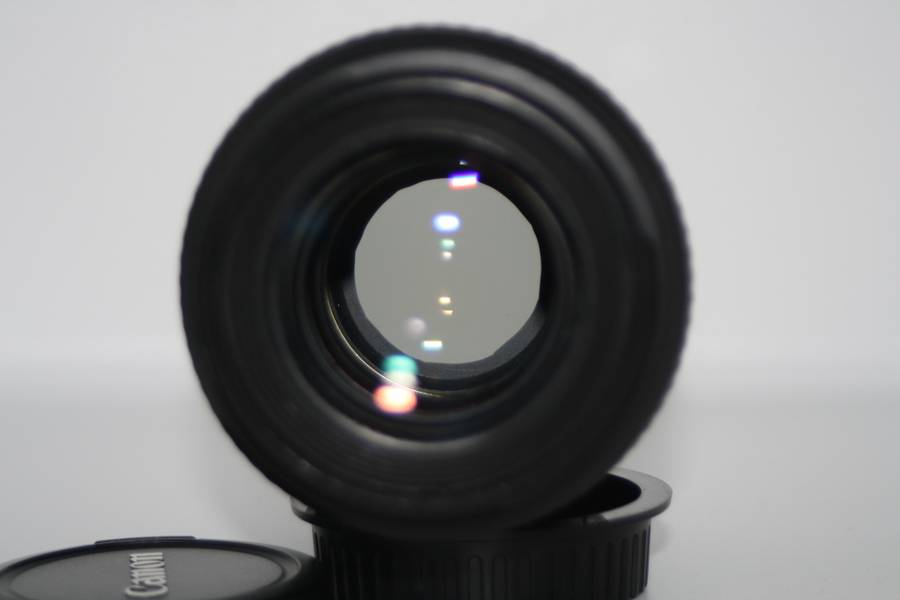 Canon EF 100mm f/2.8 USM Macro Lens in Very Good Condition