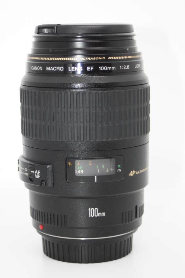 Canon EF 100mm f/2.8 USM Macro Lens in Very Good Condition