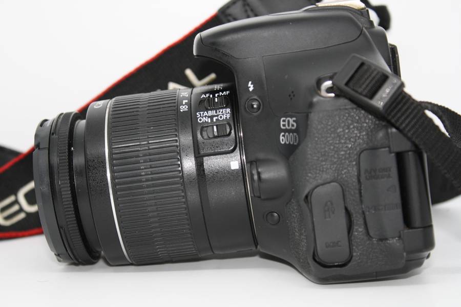 Canon EOS 600D 18MP Digital SLR Camera, FHD MOVIES , 18-55mm III Lens, CHARGER , Very Good Condition
