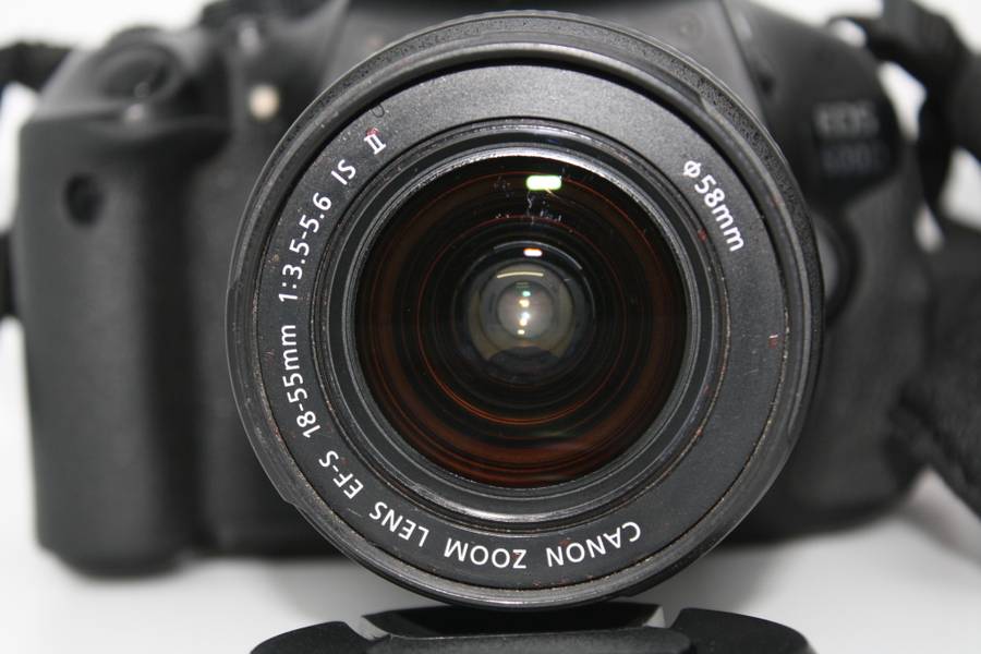 Canon EOS 600D 18MP Digital SLR Camera, FHD MOVIES , 18-55mm III Lens, CHARGER , Very Good Condition