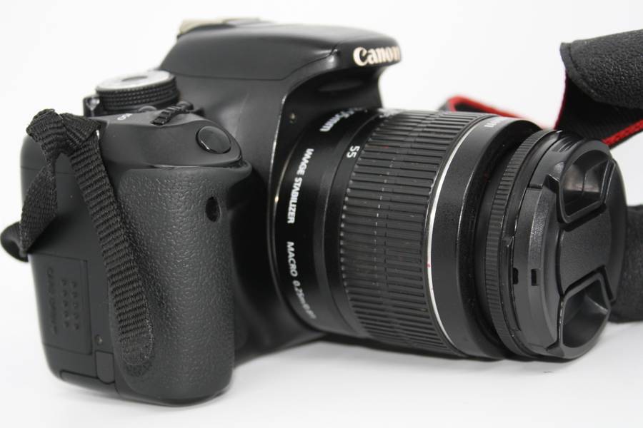 Canon EOS 600D 18MP Digital SLR Camera, FHD MOVIES , 18-55mm III Lens, CHARGER , Very Good Condition