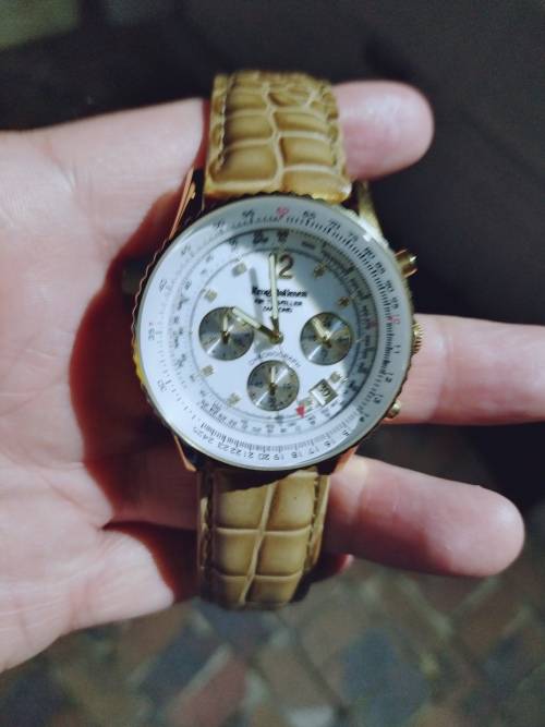 Look at this stunning watch Precious stones: 8 diamonds on dial