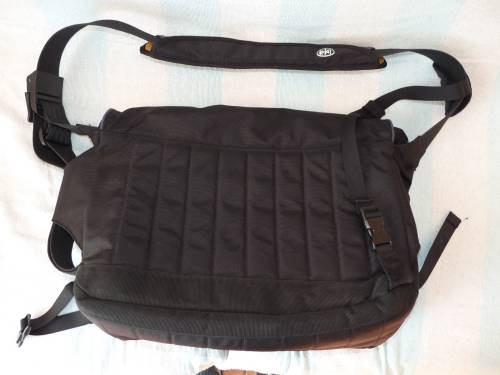 LOW PRICE!! CRUMPLER laptop bag - Practically NEW!