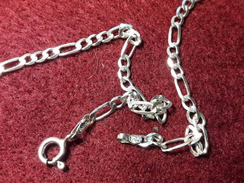 LOVELY SOLID GENUINE STERLING SILVER NECKLACE IN EXCELLENT CONDITION